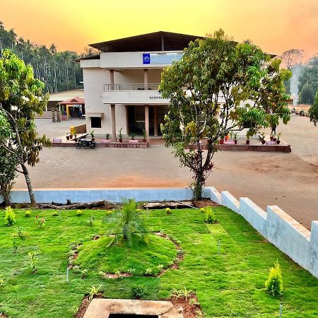 Hotel Sooryakamal Mahal Dharmastala Esterno foto