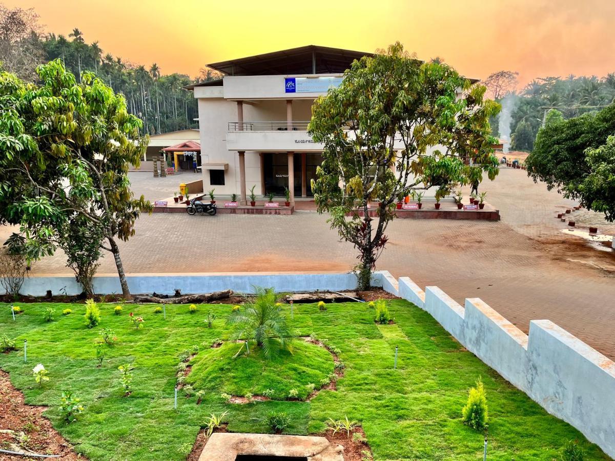 Hotel Sooryakamal Mahal Dharmastala Esterno foto