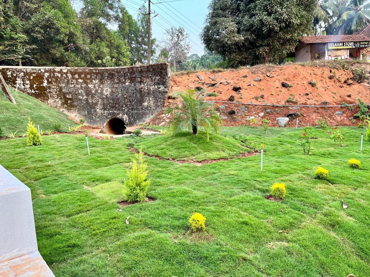 Hotel Sooryakamal Mahal Dharmastala Esterno foto