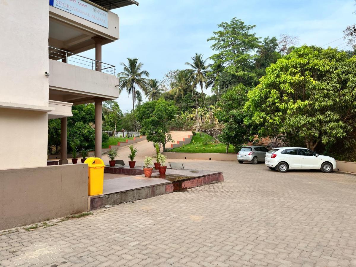 Hotel Sooryakamal Mahal Dharmastala Esterno foto