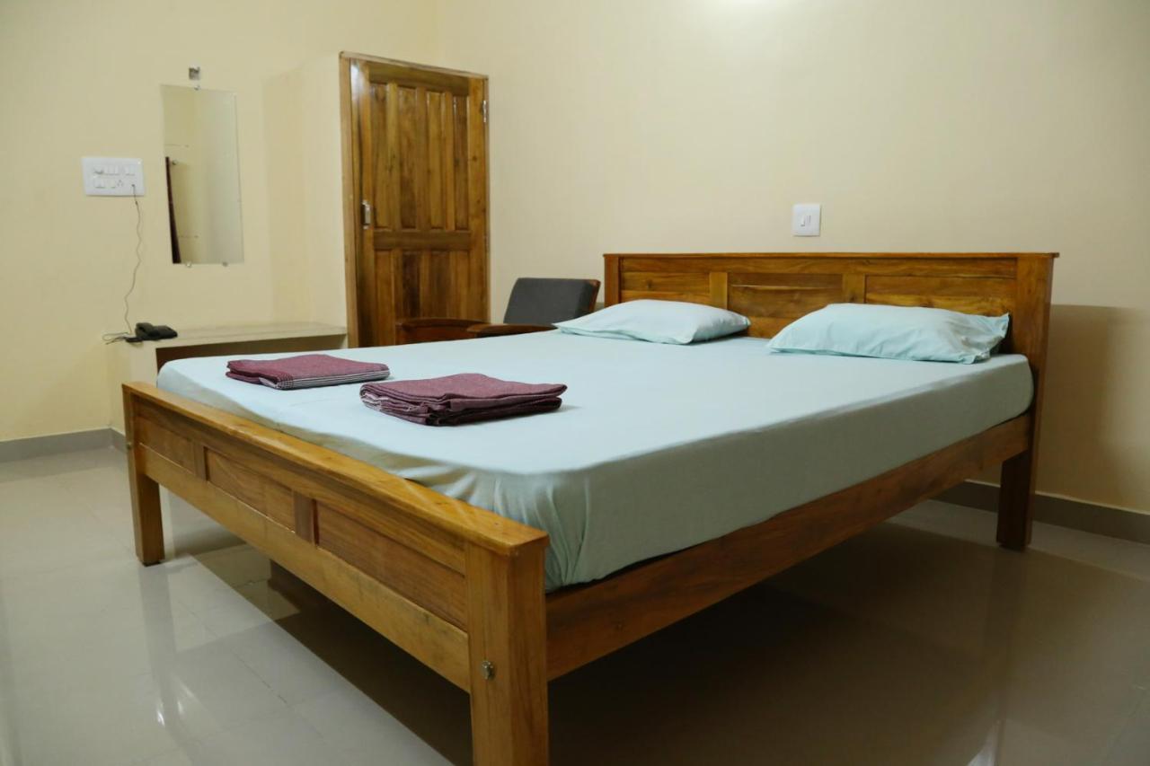 Hotel Sooryakamal Mahal Dharmastala Esterno foto