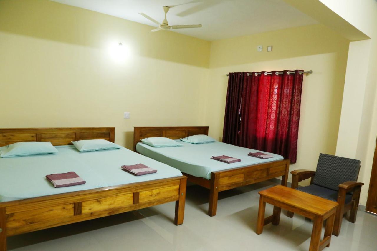 Hotel Sooryakamal Mahal Dharmastala Esterno foto